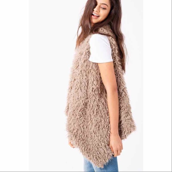 LAST ONE!! Sherpa Faux Fur Vest - Picture 3 of 4